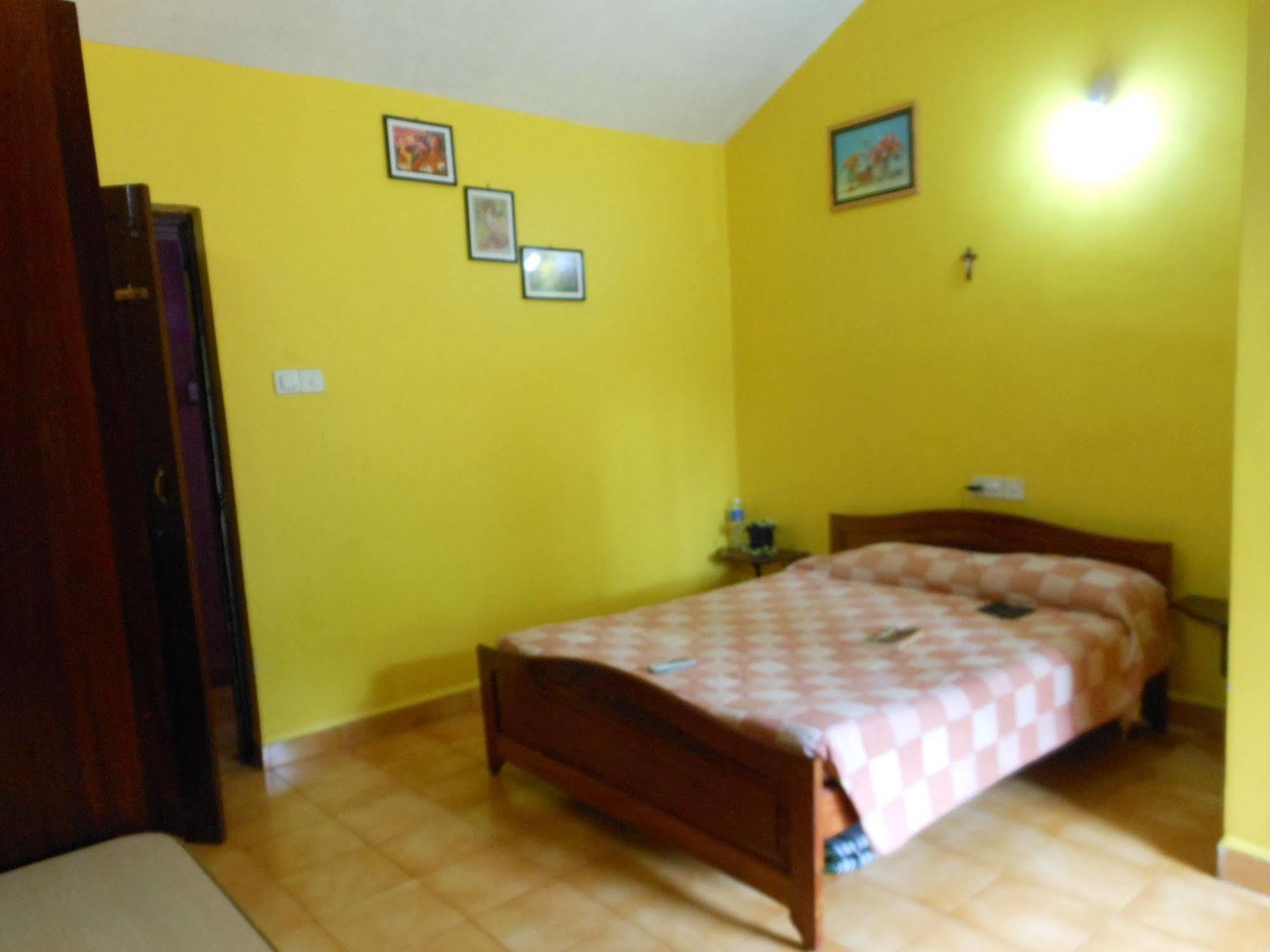 Jes Guest House Majorda Exterior photo